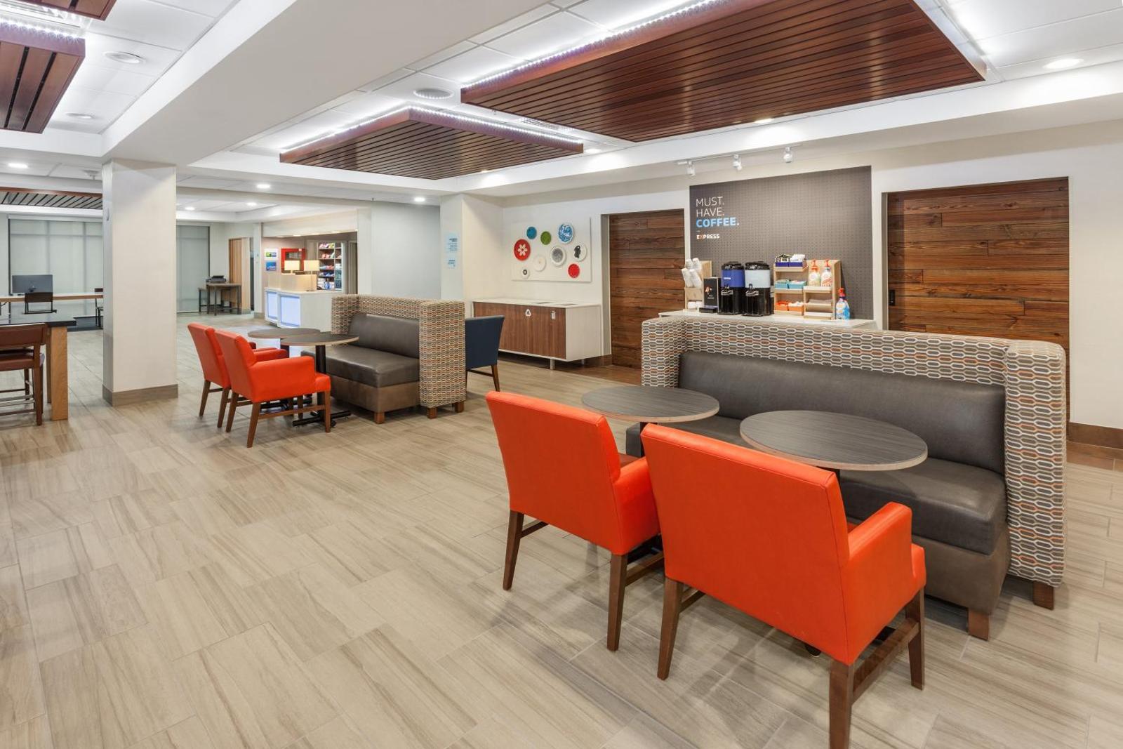 Holiday Inn Express & Suites Tilton an IHG Hotel Main image 2